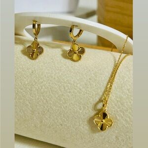 ✨ 18K Gold Clover Set – Necklace & Dangling Earrings | 9mm ✨